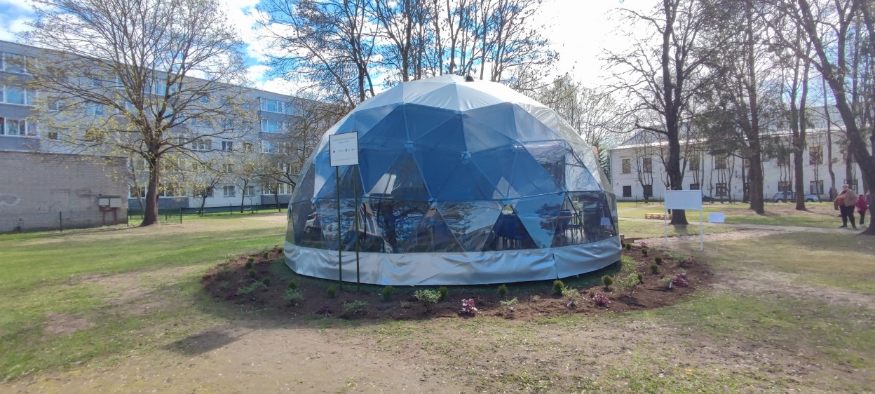 50m2 Lauko Klasė Ø8m Kupolas | Jonavos Panerio pradinė mokykla